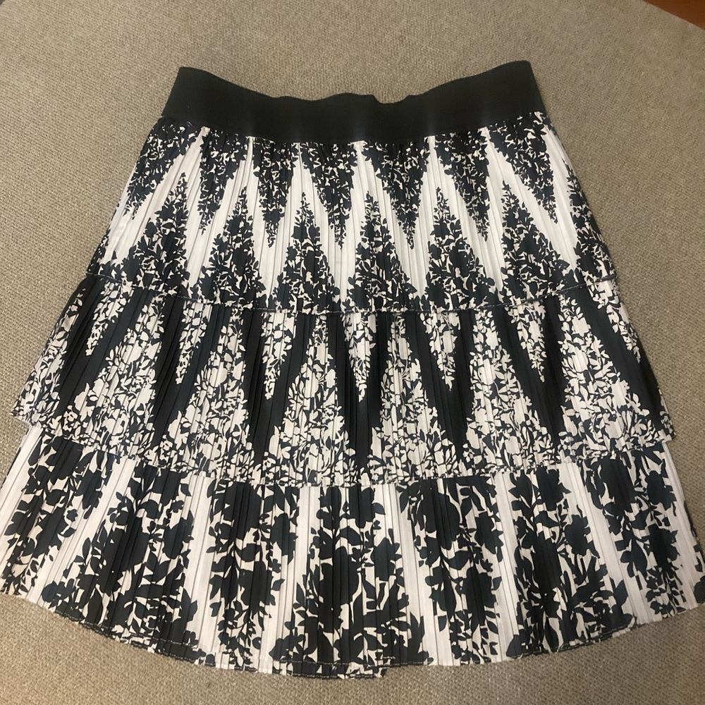 White House Black Market Womens Sz Small Black/White Geo Floral Print A-Line